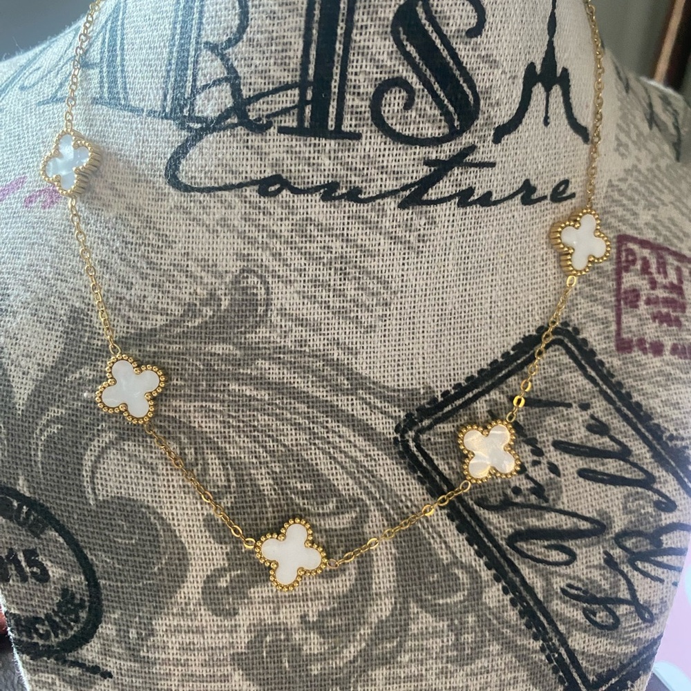 Elegant Gold and White Clover Necklace